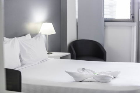 George Williams Hotel - Foster Accommodation 13