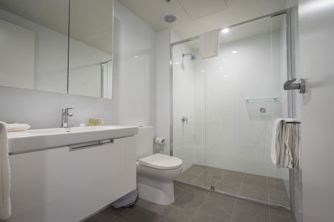 Arena Apartments By CLLIX - Foster Accommodation 34