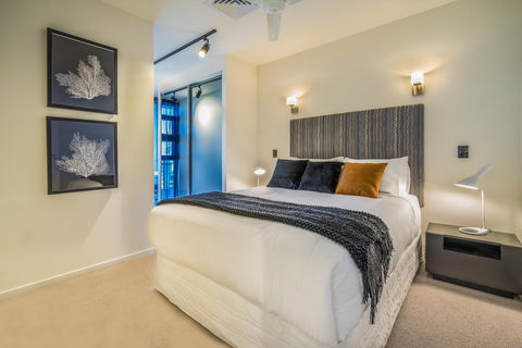 Arena Apartments By CLLIX - Foster Accommodation 11