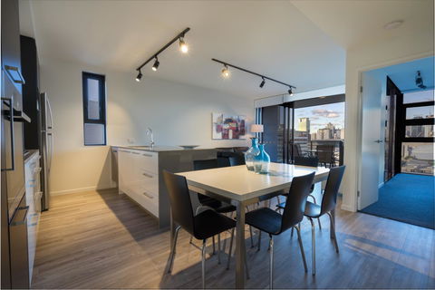 Arena Apartments By CLLIX - Foster Accommodation 10