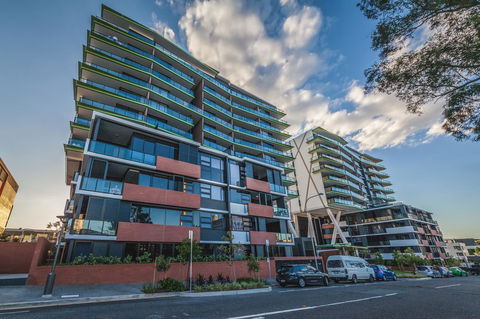 Arena Apartments By CLLIX - Foster Accommodation 5