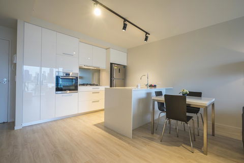 Arena Apartments By CLLIX - Foster Accommodation 35