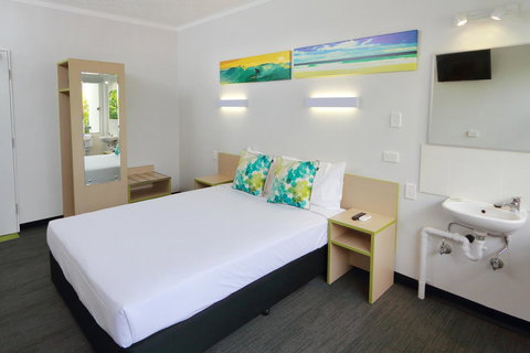 Palm Beach Hotel - Foster Accommodation 2