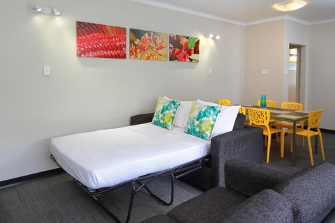 Palm Beach Hotel - Foster Accommodation 22
