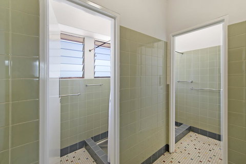 Palm Beach Hotel - Foster Accommodation 26