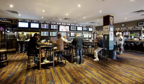 Palm Beach Hotel - Foster Accommodation 13