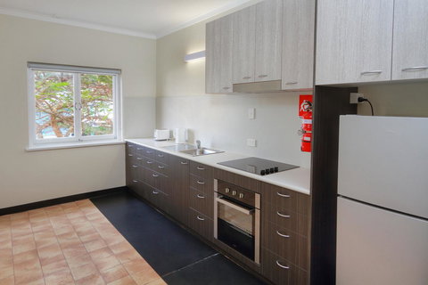 Palm Beach Hotel - Foster Accommodation 5