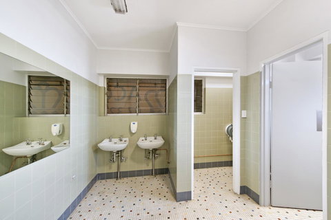 Palm Beach Hotel - Foster Accommodation 24