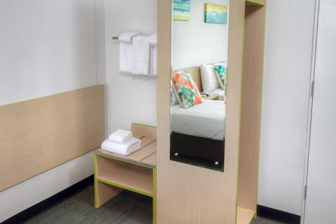 Palm Beach Hotel - Foster Accommodation 17