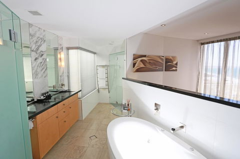 Oceans Mooloolaba - Foster Accommodation 2