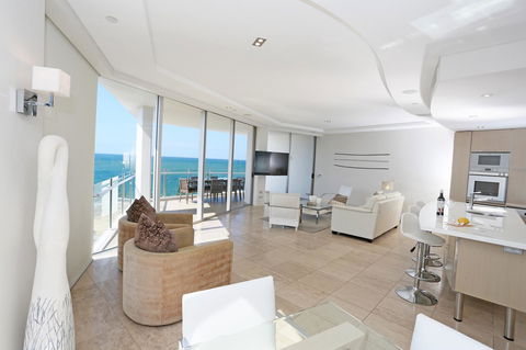 Oceans Mooloolaba - Foster Accommodation 3