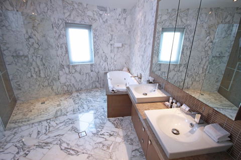 Oceans Mooloolaba - Foster Accommodation 34