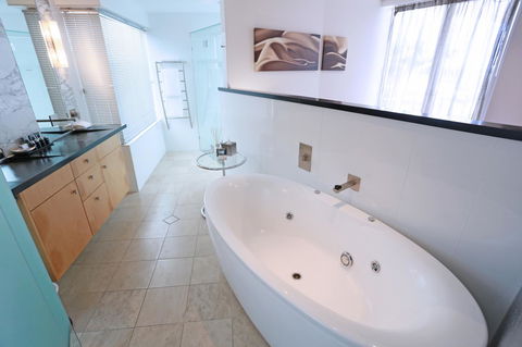 Oceans Mooloolaba - Foster Accommodation 8