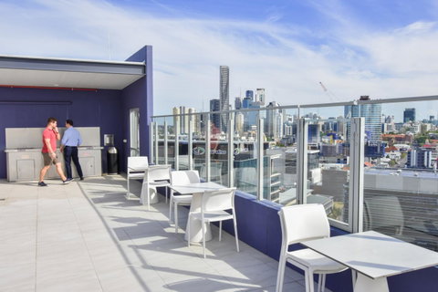 Belise Apartments - Foster Accommodation 10