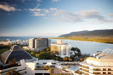 Pullman Cairns International - Foster Accommodation 24
