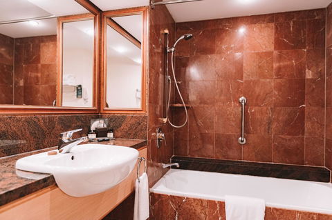 Pullman Cairns International - Foster Accommodation 17