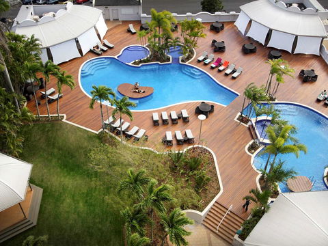 Pullman Cairns International - Foster Accommodation 42