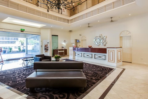 Central Cosmo Apartment Hotel - Foster Accommodation 6