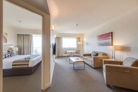 Central Cosmo Apartment Hotel - Foster Accommodation 2