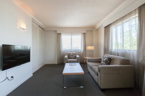 Central Cosmo Apartment Hotel - Foster Accommodation 5