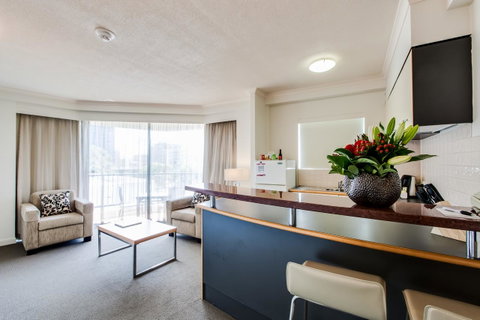 Central Cosmo Apartment Hotel - Foster Accommodation 28