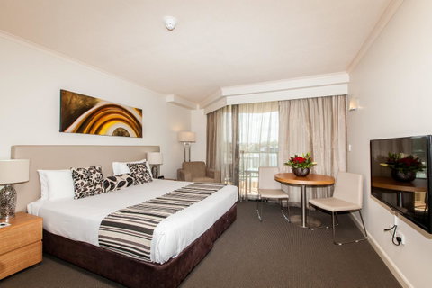 Central Cosmo Apartment Hotel - Foster Accommodation 1