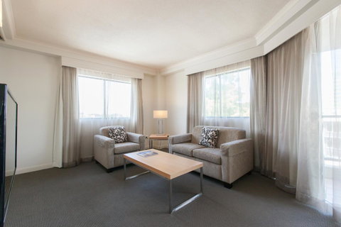 Central Cosmo Apartment Hotel - Foster Accommodation 14