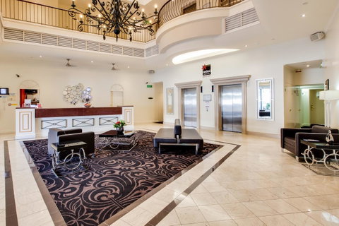 Central Cosmo Apartment Hotel - Foster Accommodation 3