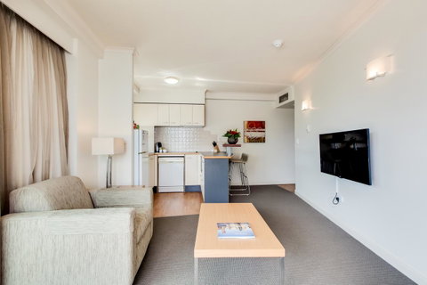 Central Cosmo Apartment Hotel - Foster Accommodation 30