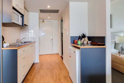 Central Cosmo Apartment Hotel - Foster Accommodation 26