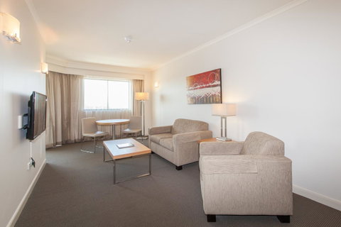 Central Cosmo Apartment Hotel - Foster Accommodation 16