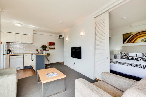Central Cosmo Apartment Hotel - Foster Accommodation 29
