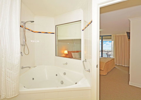 Mantra Hervey Bay - Foster Accommodation 24