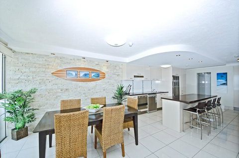 Burleigh Beach Tower - Foster Accommodation 14