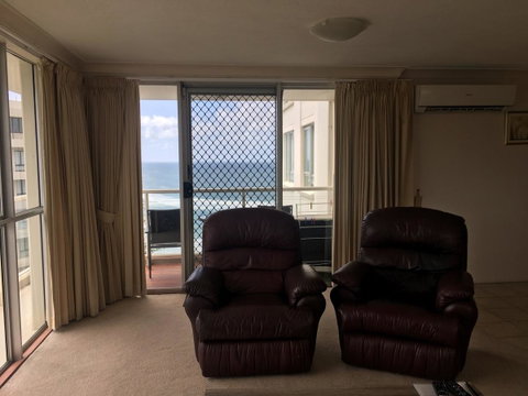 Burleigh Beach Tower - Foster Accommodation 2