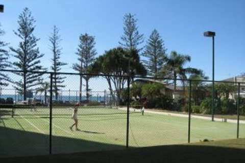 Burleigh Beach Tower - Foster Accommodation 10