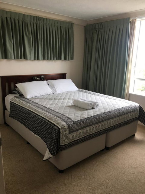 Burleigh Beach Tower - Foster Accommodation 0
