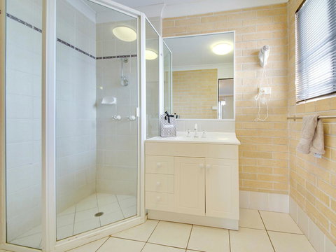 Murray Street Apartments - Foster Accommodation 2