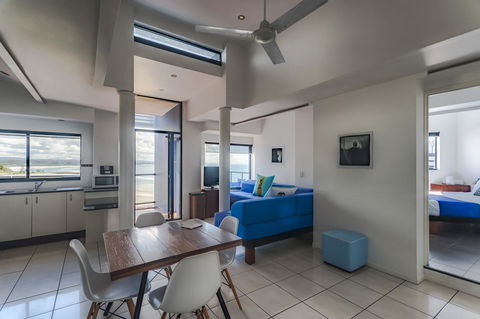 Komune Resort And Beach Club Greenmount Beach - Foster Accommodation 32