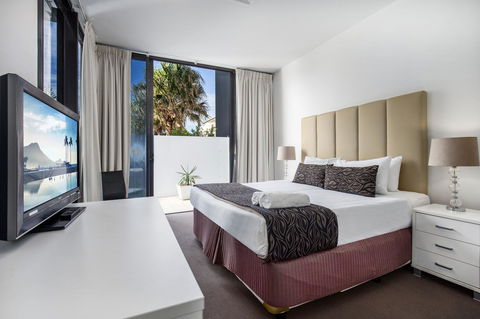 Ultra Broadbeach - Foster Accommodation 22