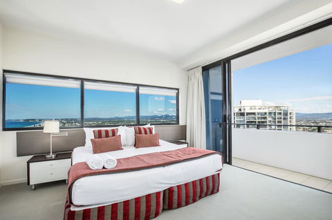 Ultra Broadbeach - Foster Accommodation 16