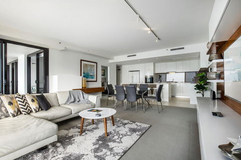Ultra Broadbeach - Foster Accommodation 12