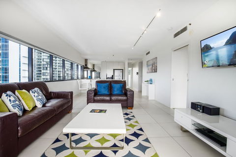 Ultra Broadbeach - Foster Accommodation 10