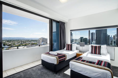 Ultra Broadbeach - Foster Accommodation 27