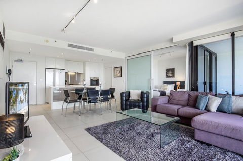 Ultra Broadbeach - Foster Accommodation 44