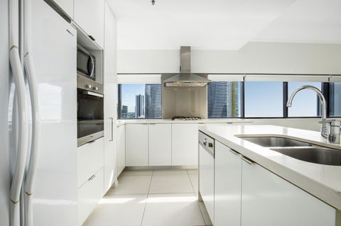 Ultra Broadbeach - Foster Accommodation 31