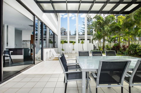 Ultra Broadbeach - Foster Accommodation 26