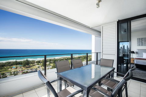 Ultra Broadbeach - Foster Accommodation 32