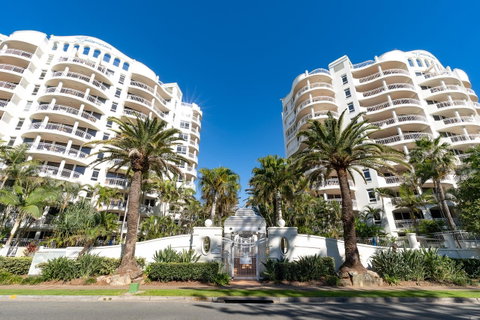 ULTIQA Burleigh Mediterranean Resort - Foster Accommodation 13