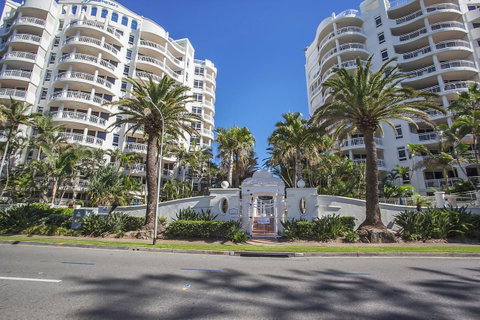 ULTIQA Burleigh Mediterranean Resort - Foster Accommodation 19